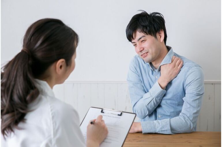 肩や背中がはっていて、首も回りにくい状態でした。